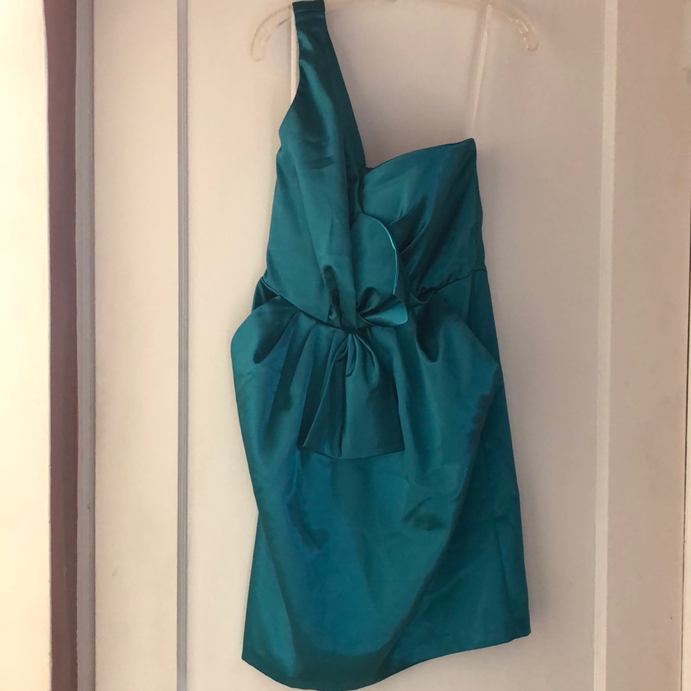 New Emerald one shoulder mini dress